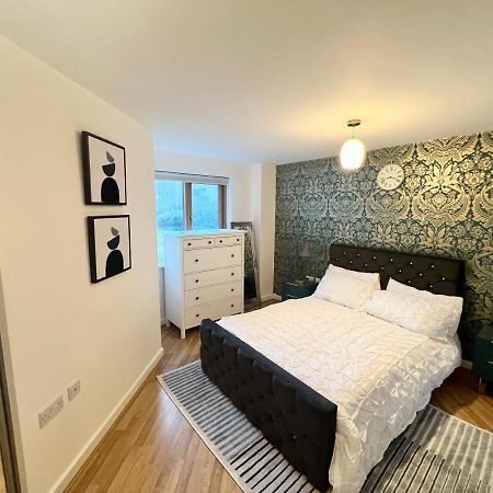 2 Bedroom Apartment Near Olympic Park With Free Parking 런던 외부 사진