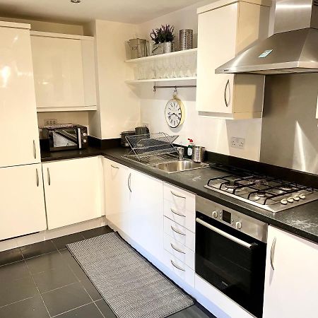 2 Bedroom Apartment Near Olympic Park With Free Parking 런던 외부 사진