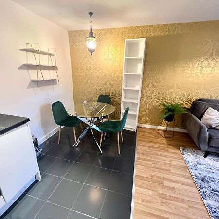 2 Bedroom Apartment Near Olympic Park With Free Parking 런던 외부 사진