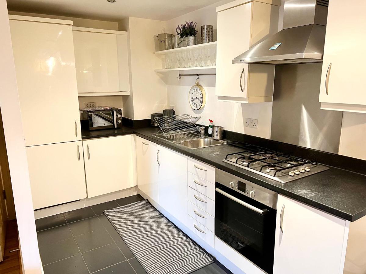 2 Bedroom Apartment Near Olympic Park With Free Parking 런던 외부 사진