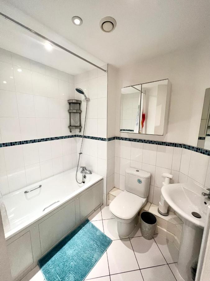 2 Bedroom Apartment Near Olympic Park With Free Parking 런던 외부 사진