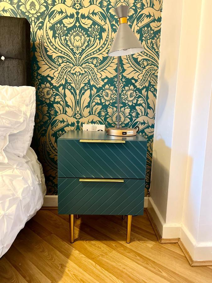 2 Bedroom Apartment Near Olympic Park With Free Parking 런던 외부 사진