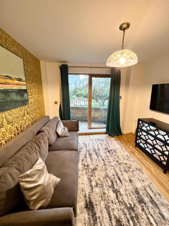 2 Bedroom Apartment Near Olympic Park With Free Parking 런던 외부 사진