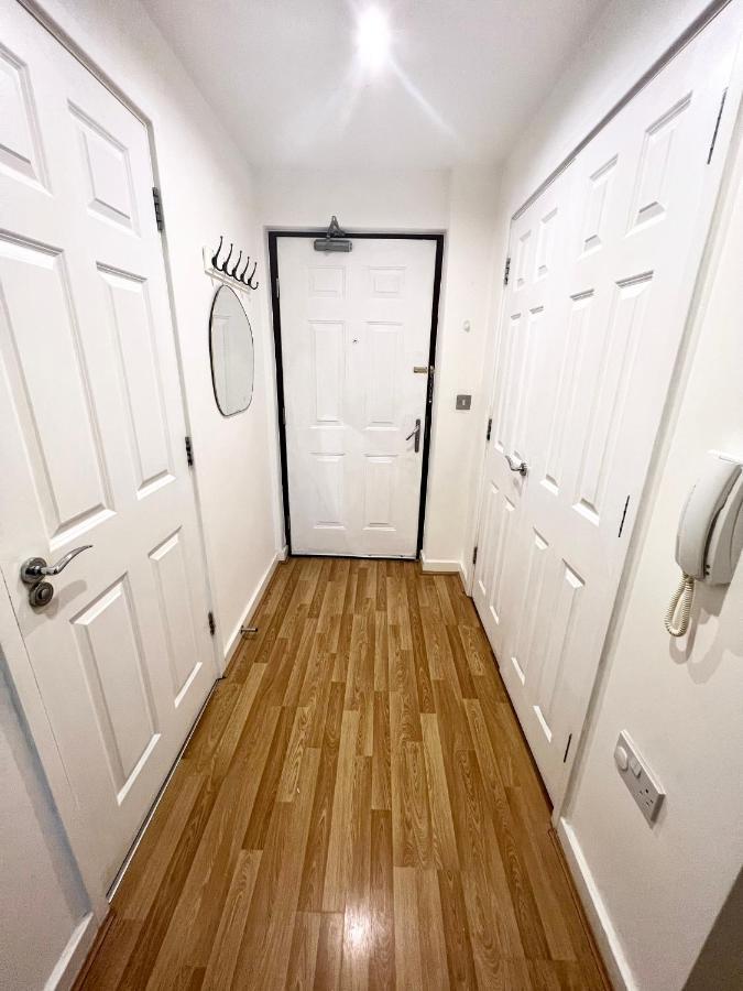 2 Bedroom Apartment Near Olympic Park With Free Parking 런던 외부 사진